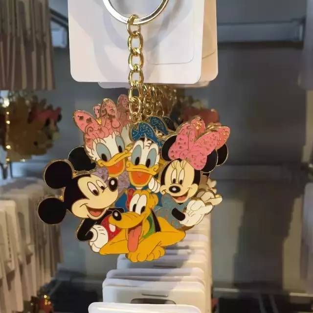 上海迪士尼酒店最高3000多元一晚！半小时卖出上万张门票！杭州一家人去玩要花多少？算完整个人不好了