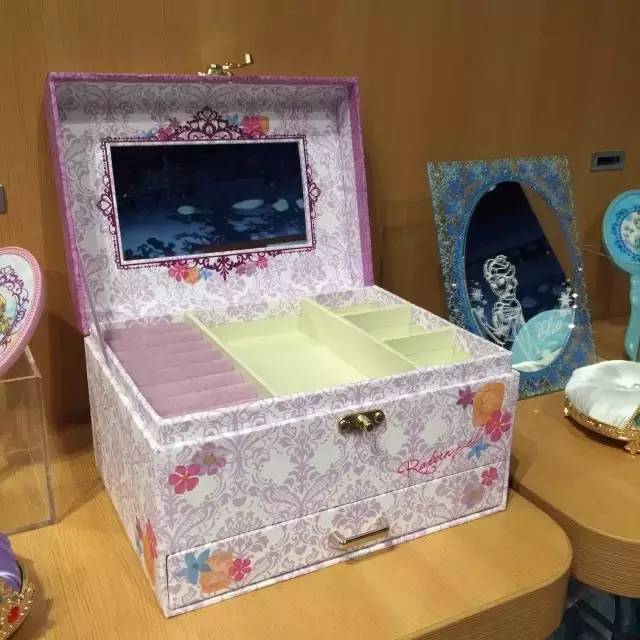 上海迪士尼酒店最高3000多元一晚！半小时卖出上万张门票！杭州一家人去玩要花多少？算完整个人不好了