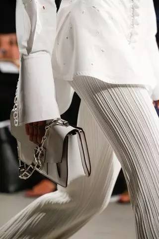 别熨衣服了|今年流行越皱越好看