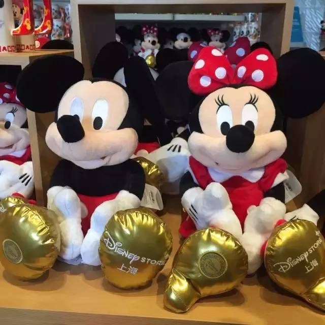 上海迪士尼酒店最高3000多元一晚！半小时卖出上万张门票！杭州一家人去玩要花多少？算完整个人不好了