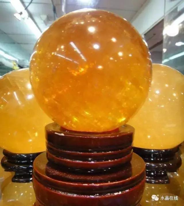 怎么判断黄水晶吊牌真假,如何辨别真假黄水晶能量柱