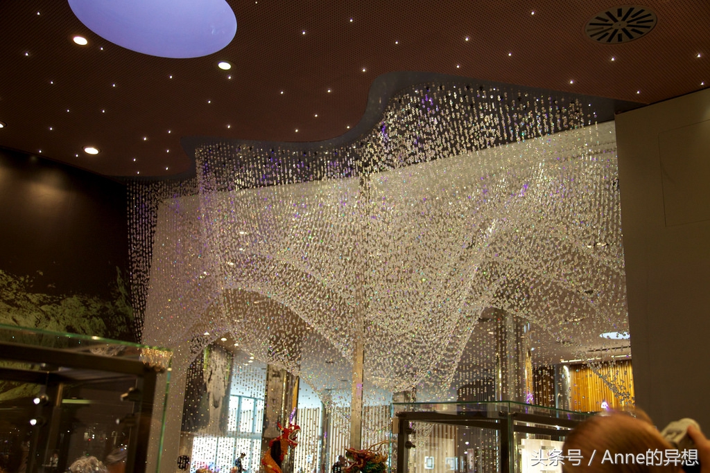 第一个施华洛世奇,第一个logo是什么