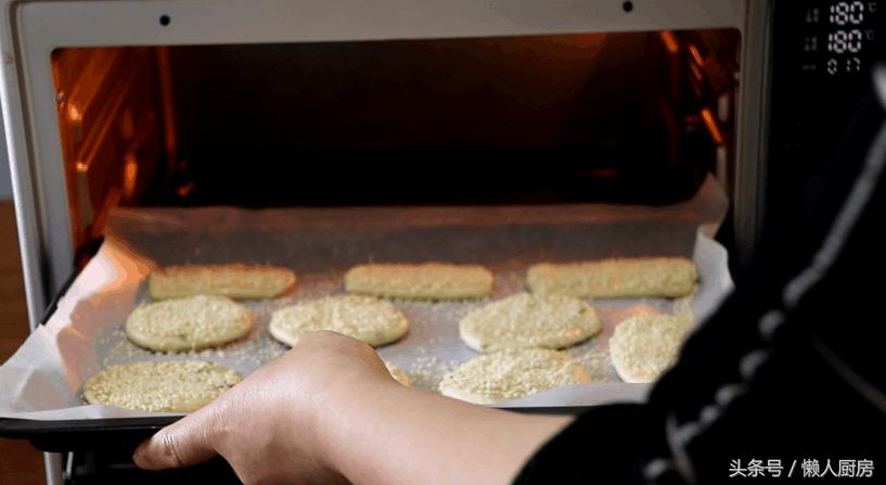 用烤箱做烧饼的家常做法,教你在家用烤箱做烧饼