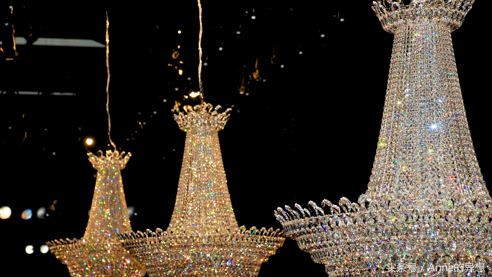 第一个施华洛世奇,第一个logo是什么