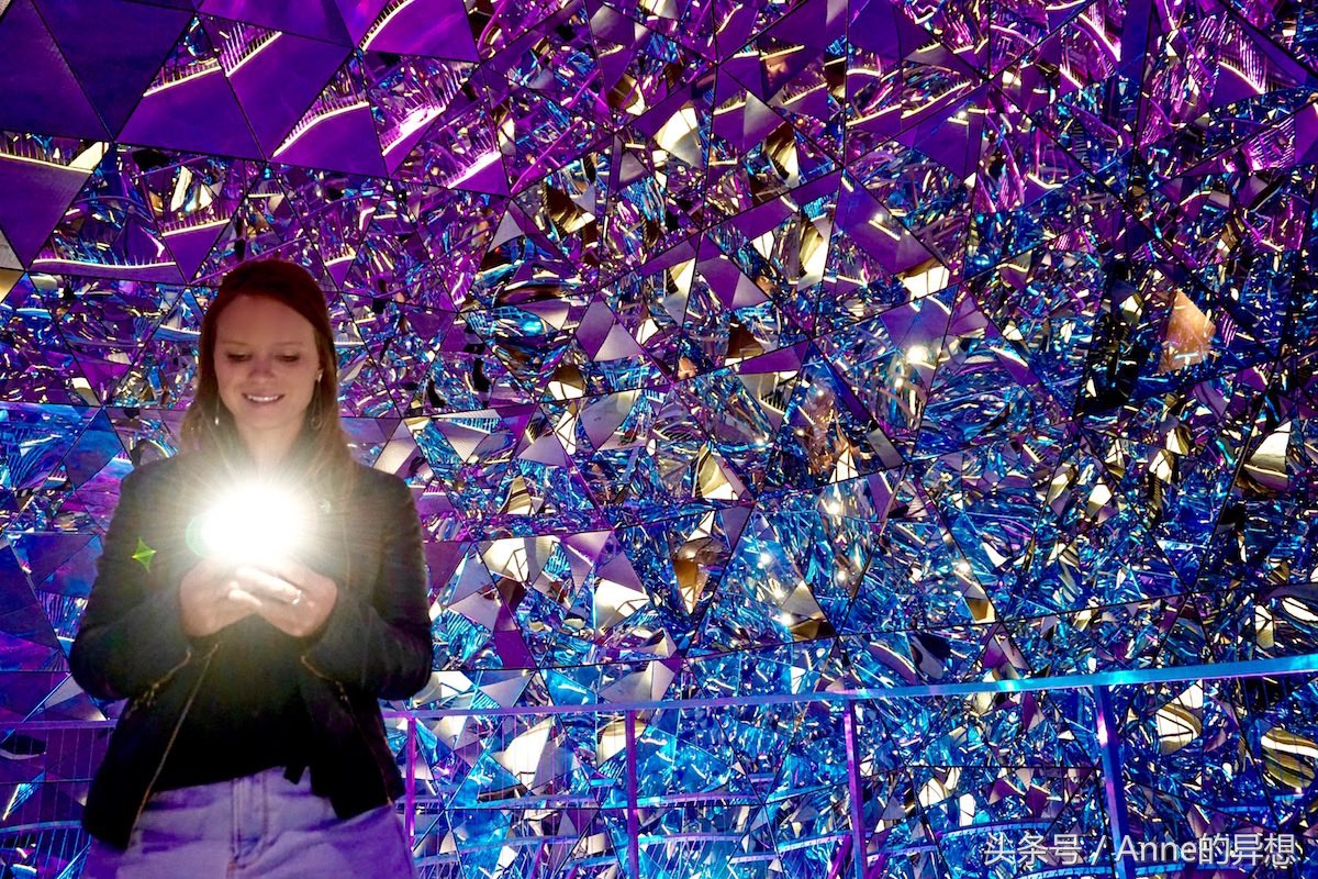 第一个施华洛世奇,第一个logo是什么