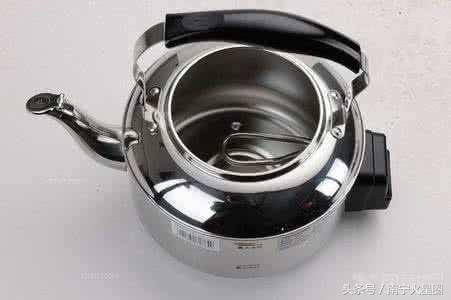 矿泉水烧开后有水垢对人的危害,矿泉水加热后有白色杂质