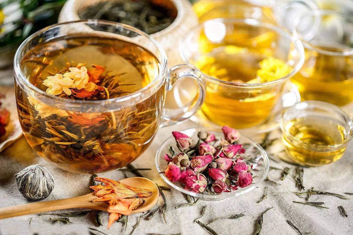 饮茶补一冬，来年无病恙