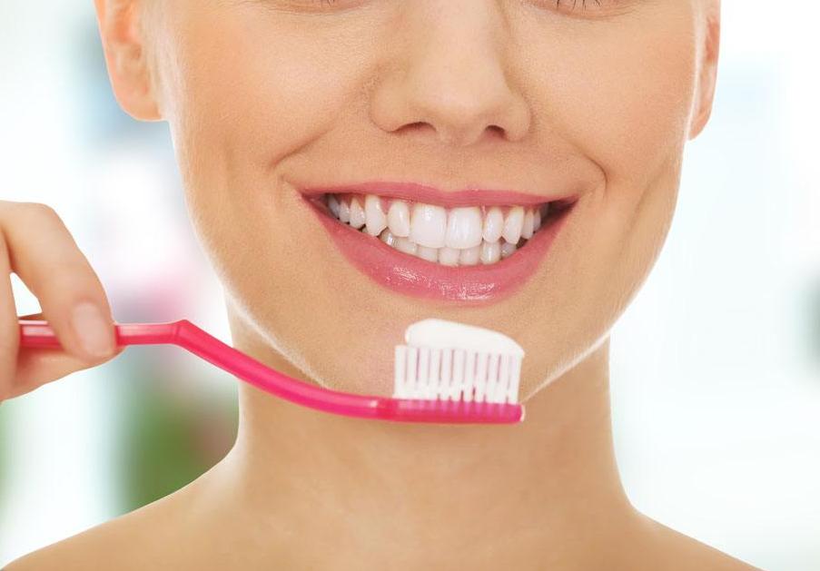 满口黄牙怎么消除,满嘴黄牙非常难看教你一招