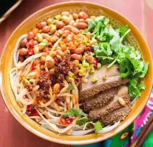 吃过4块钱一碗的桂林米粉，该如何面对北京20多块钱的饭菜