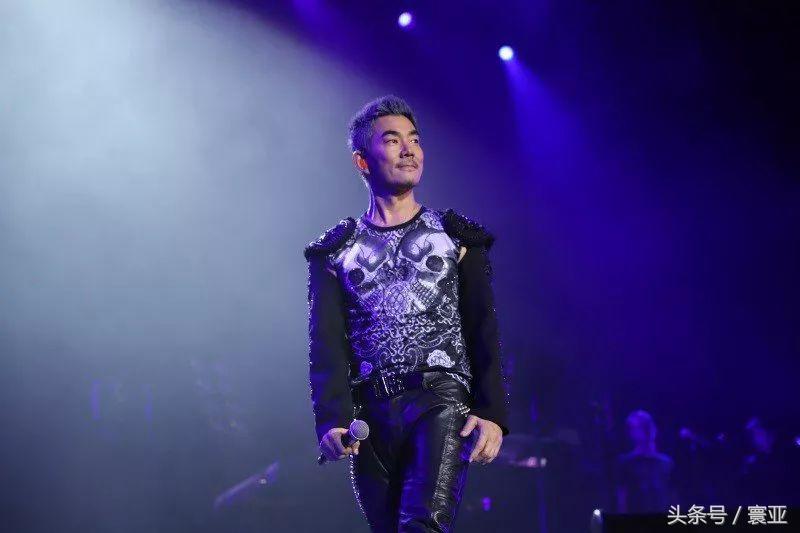 任贤齐云顶开唱气氛沸腾与九孔互耍嘴皮逗乐歌迷