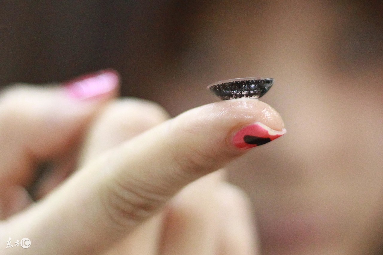 戴美瞳的时候眼睛干涩怎么办,戴美瞳了眼睛模糊用什么眼药水