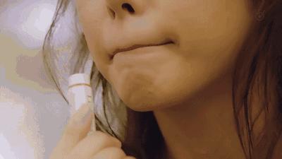 嘴唇干裂起皮接吻是不是好得快,嘴唇干燥涂润唇膏还有其它方法吗