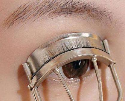 单眼皮短睫毛夹睫毛教程,怎么夹睫毛又卷翘又持久呢