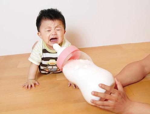 孩子不爱喝奶怎么做,宝宝不爱喝奶怎么办视频