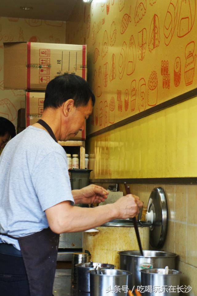 长沙太平街臭豆腐图片,长沙太平街小吃有臭豆腐和排骨