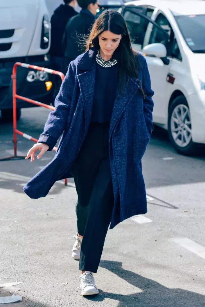 红色毛衣配什么毛衣链好看,想把毛衣穿时髦从拒绝这3款开始