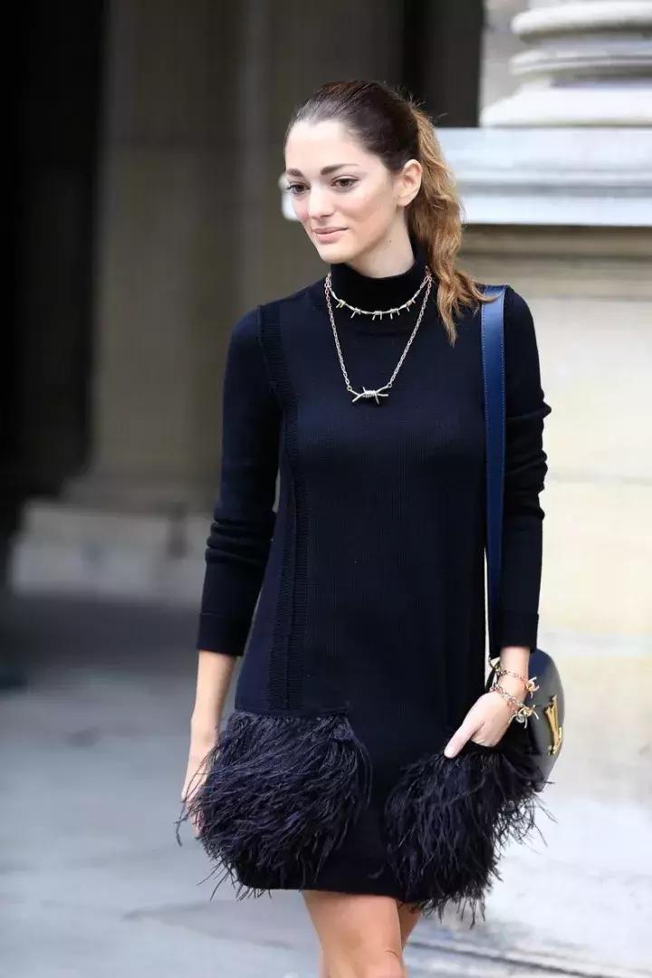 红色毛衣配什么毛衣链好看,想把毛衣穿时髦从拒绝这3款开始