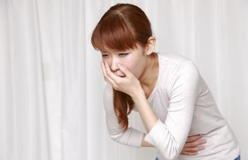 孕妈妈吃完柿子后呕吐不止，产科医生大骂其无知