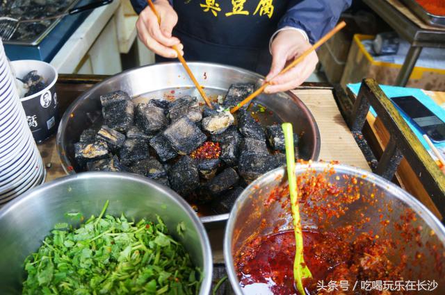长沙太平街臭豆腐图片,长沙太平街小吃有臭豆腐和排骨