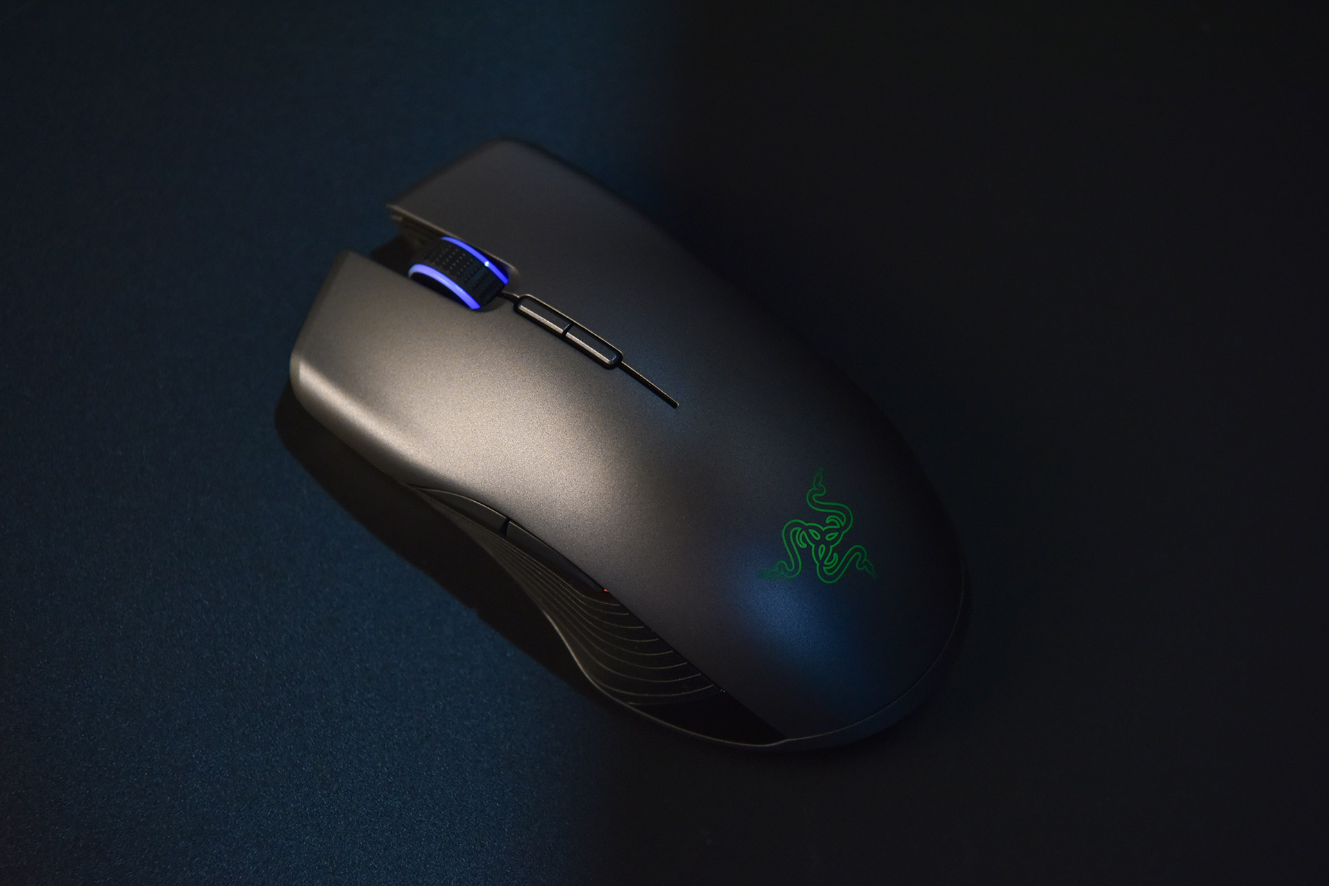 蝰蛇鼠标对称高背,雷蛇蝰蛇手感