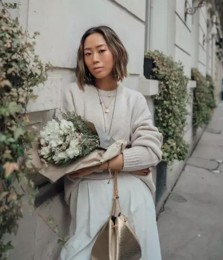 红色毛衣配什么毛衣链好看,想把毛衣穿时髦从拒绝这3款开始