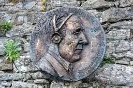 他辍学搞发明被视为技工，年仅20岁便造出第一个获诺奖的工程发明