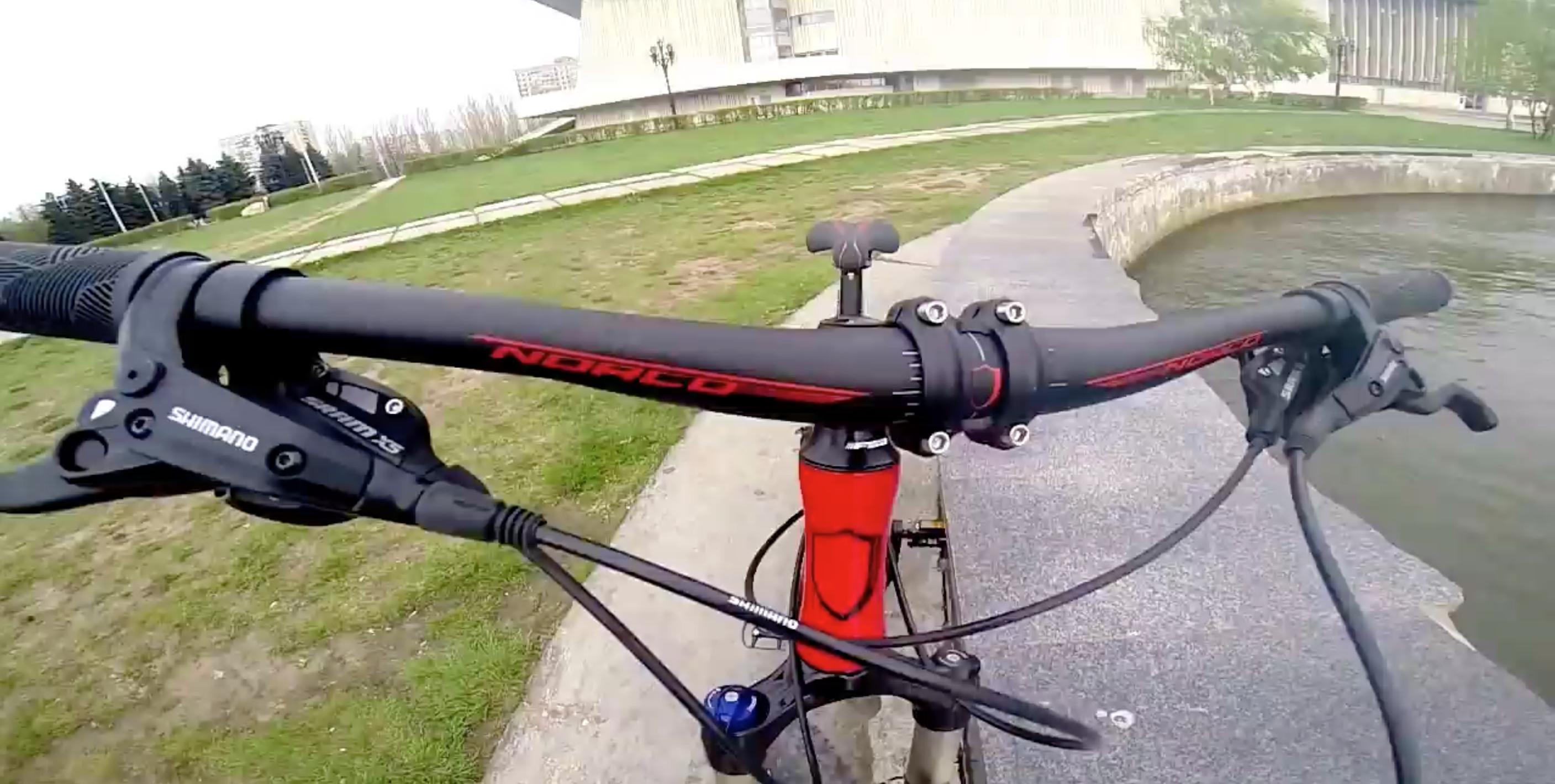 为你讲讲电影《七十七天》男主角穿越无人区的自行车究竟出自何方