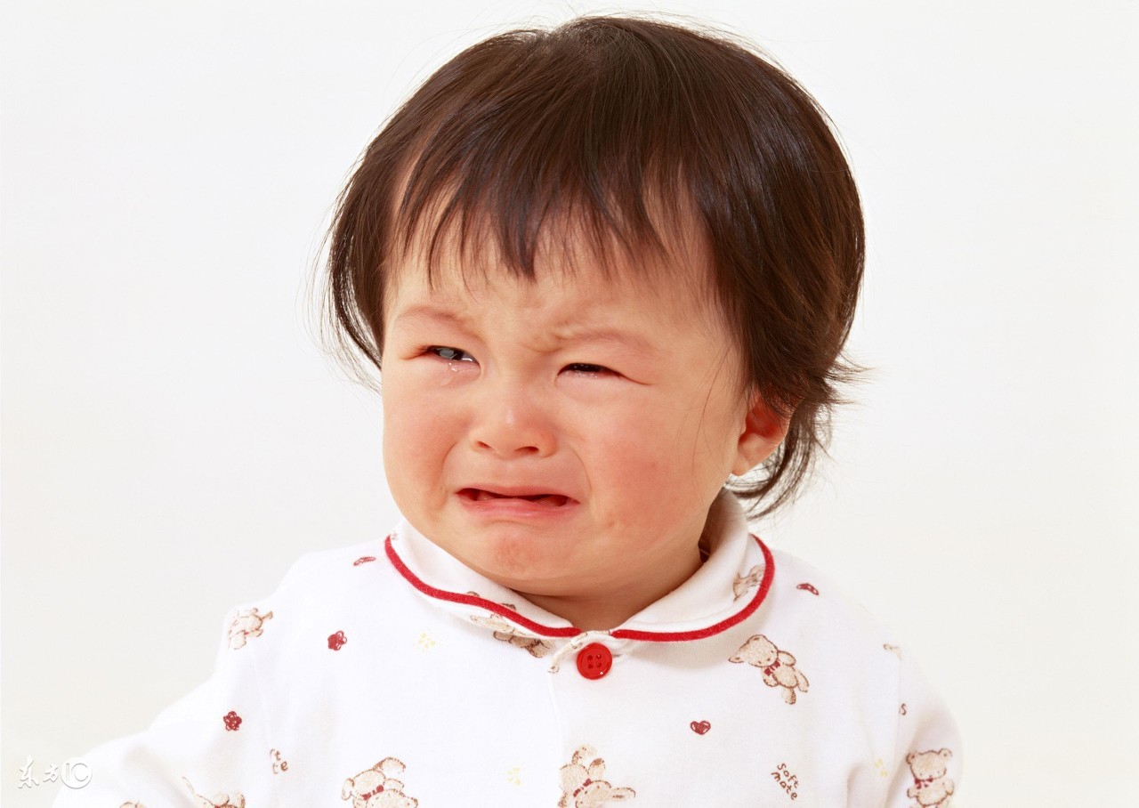 1岁多宝宝总是哼哼唧唧哭闹,两三岁宝宝总是哭闹怎么回事