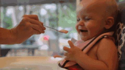 冬天宝宝嘴唇裂开怎么办,秋冬宝宝嘴唇干燥起皮怎么办