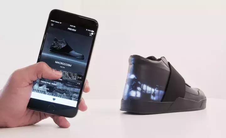 一双纯色的球鞋,一双能发光的球鞋