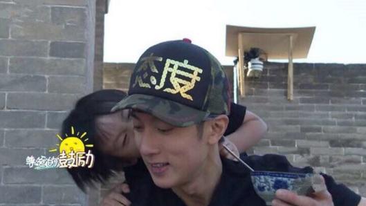 max和嗯哼片段,max和嗯哼哭