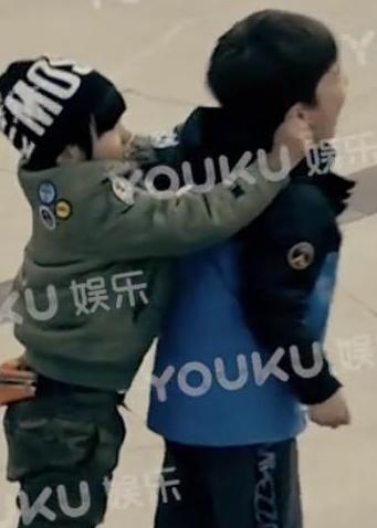 max和嗯哼片段,max和嗯哼哭