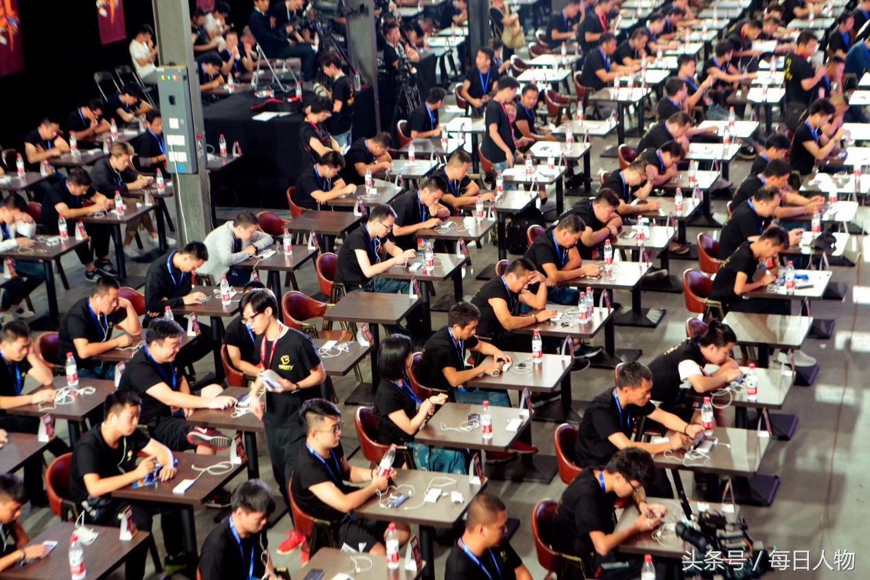 斗地主女选手,25岁大龄女程序员