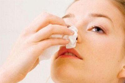 鼻出血鼻干燥,鼻出血与鼻炎有关吗