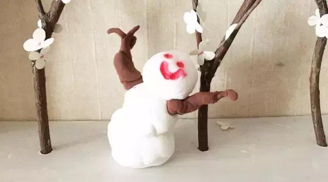 幼儿绘画启蒙教育用画纸还是画板,儿童绘画一定要教的