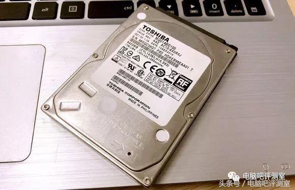 西部数据sata3.0绿盘256g,西部数据m.2nvme500g固态硬盘对比