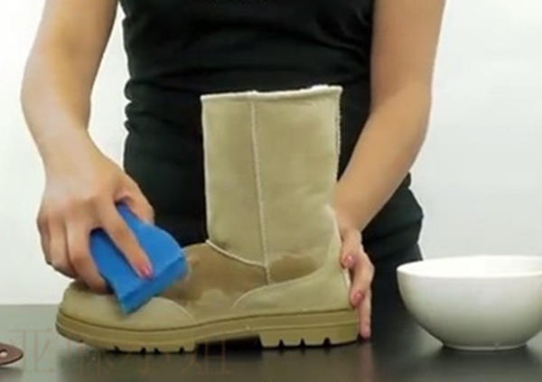 牛皮绒面的鞋子脏了怎么搞干净,打理绒面鞋子的小方法
