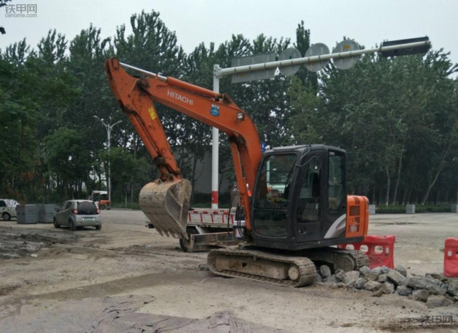 日立60-5a挖掘机,日立60-5挖掘机行走快动作慢