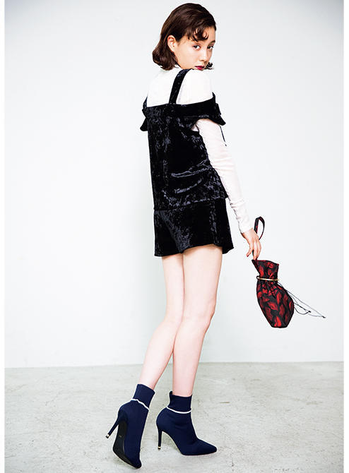 丝绒休闲套装搭配什么外套,丝绒套装两件套怎么搭配