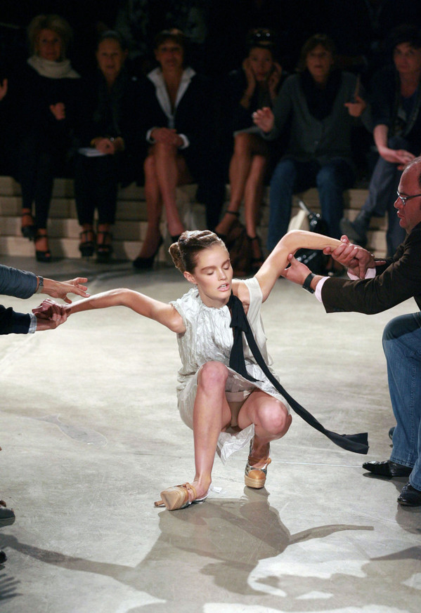 维密大秀奚梦瑶摔跤视频,维密秀奚梦瑶摔跤事件