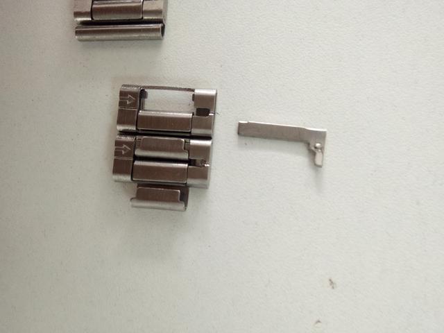 手表金属表带太长了怎么办？自己利用身边的小工具就可以解决了