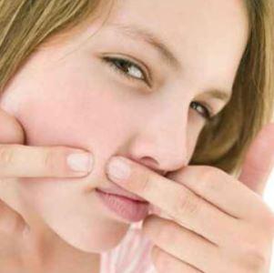 女性外面长了小痘,外面长什么痘里面就有什么病