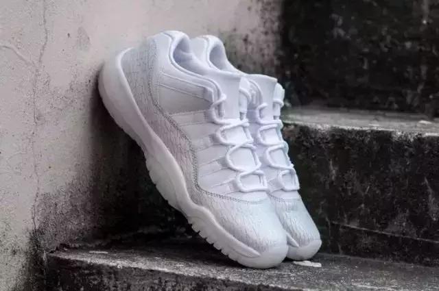 维密秀奚梦瑶摔倒完整版,奚梦瑶在维密大秀上摔倒