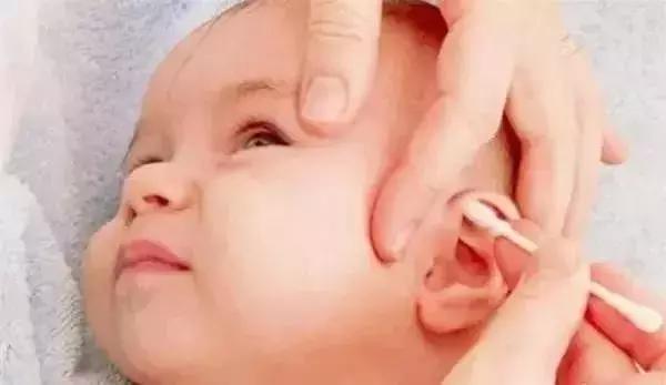 宝宝眼屎鼻屎都是黄的怎么回事,婴儿鼻屎耳屎多是怎么回事