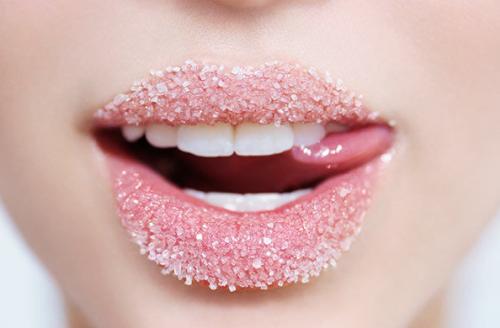 唇部干燥起皮怎么护理,鼻翼两侧起皮唇部干燥