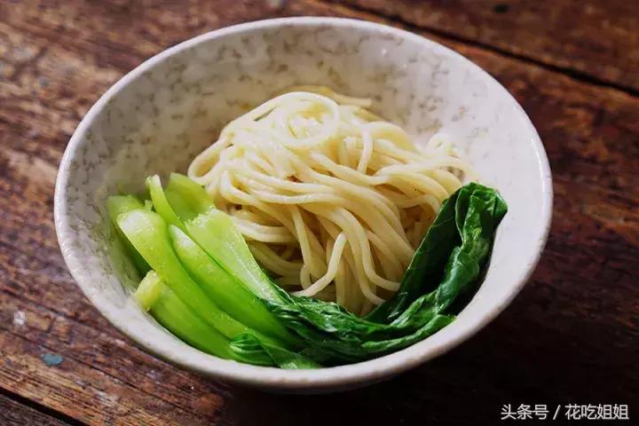 炸猪油渣怎么做到蓬松,怎样炸猪油渣又酥又脆