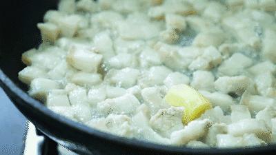 炸猪油渣怎么做到蓬松,怎样炸猪油渣又酥又脆