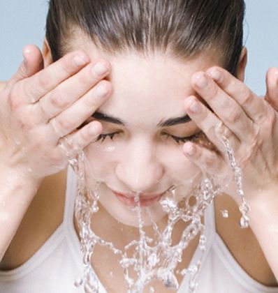 女性外面长了小痘,外面长什么痘里面就有什么病