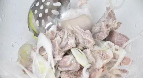 喝不完的红酒怎么做菜,红酒炖羊排用什么红酒