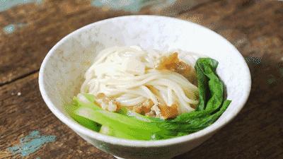 炸猪油渣怎么做到蓬松,怎样炸猪油渣又酥又脆